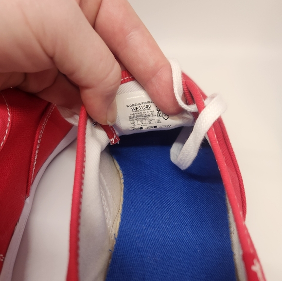Keds Women's 7.5W Champion RED / WHITE Canvas Shoe nwot - Picture 4 of 5